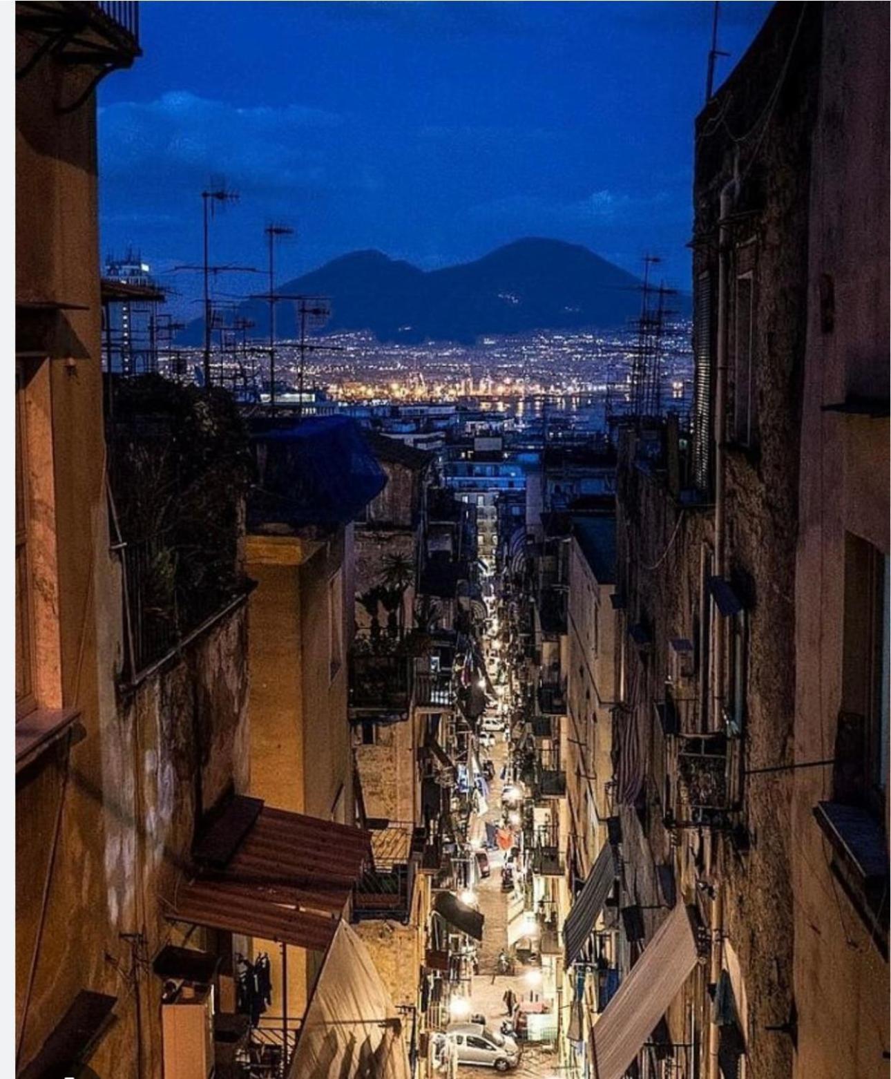 Appartamento La Casa Di Sarah Aspetta Voi Napoli Esterno foto